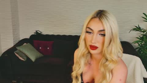 Kiki online show from April 17, 2026, 8:12 pm