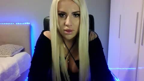 BlondLeyla online show from November 1, 2025, 7:49 pm