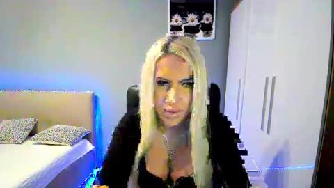 BlondLeyla online show from November 6, 2025, 2:18 pm