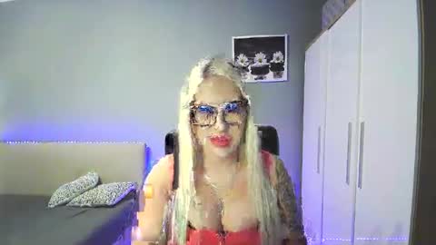 BlondLeyla online show from November 13, 2025, 3:11 pm