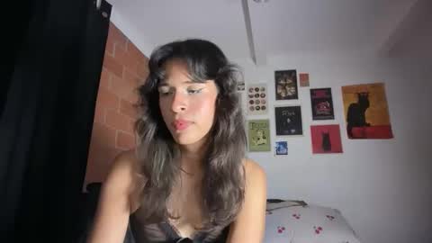 Bella Bloom ts online show from October 15, 2025, 3:17 am