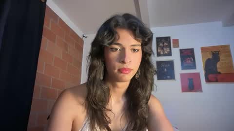 Bella Bloom ts online show from October 24, 2025, 2:08 am