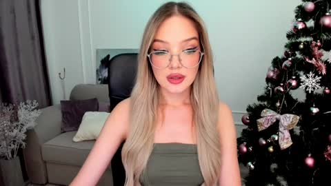 Sophia online show from January 10, 2025, 1:42 am