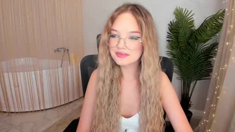 Sophia online show from January 15, 2025, 11:43 am