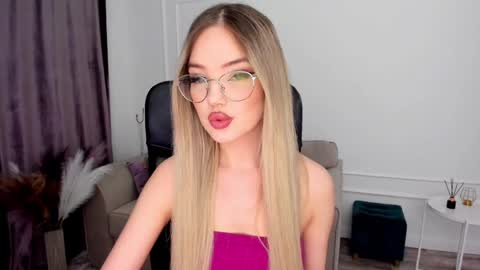 Sophia online show from January 17, 2025, 10:56 pm