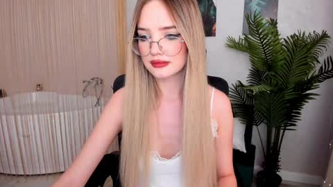 Sophia online show from February 6, 2025, 2:11 am