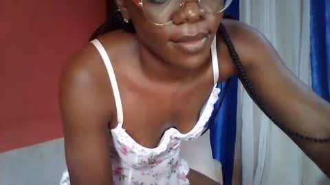 blossomcherry25 online show from April 19, 2026, 1:43 pm