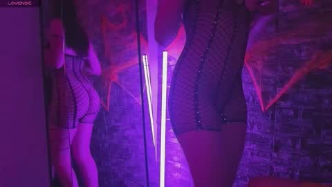 santiylola online show from October 24, 2025, 2:08 am