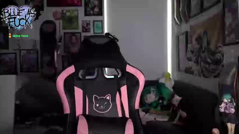 Blue online show from September 26, 2025, 1:09 am