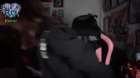 Blue online show from October 8, 2025, 1:47 am