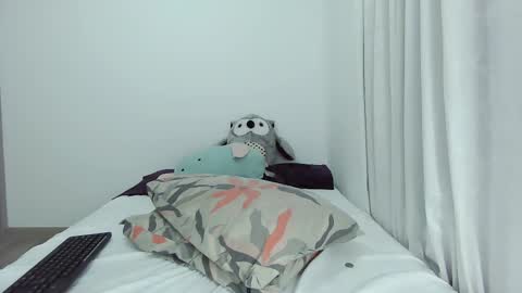 bluediamond_ online show from February 20, 2025, 6:50 am