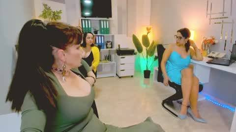 bluediamondsdreams online show from October 28, 2025, 3:36 pm