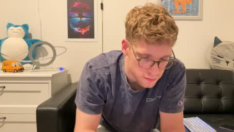 blueeyedtallguy online show from December 18, 2024, 2:42 am