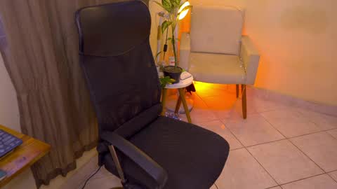 FLORAA online show from April 6, 2026, 3:02 pm