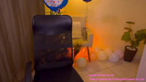 FLORAA online show from April 10, 2026, 11:04 am