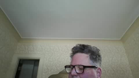 Snapshot of bluemoose70 chatting on January 10, 2025, 4:51 pm bluemoose70 online show from January 10, 2025, 4:51 pm