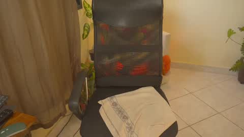 FLORAA online show from September 12, 2025, 1:11 pm