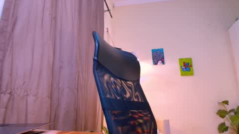 FLORAA online show from December 22, 2025, 7:05 am