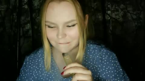 blushing_star online show from September 25, 2025, 4:43 pm