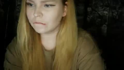 blushing_star online show from November 9, 2025, 3:32 pm