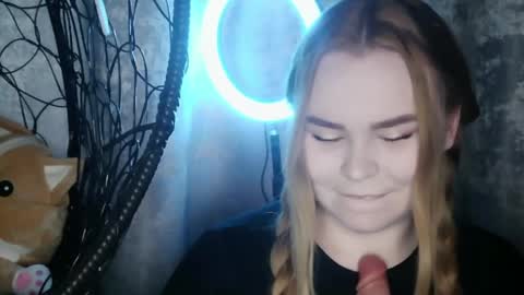 blushing_star online show from April 11, 2026, 6:29 am