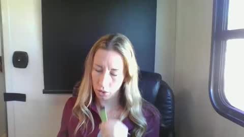 MamaMorgan online show from November 26, 2025, 6:20 pm