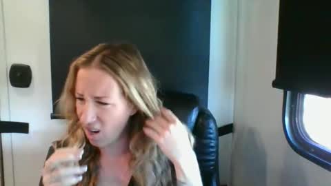 MamaMorgan online show from December 1, 2025, 4:34 pm