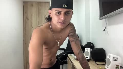 Bob  INDEPENDENT MODEL online show from September 26, 2025, 4:38 am