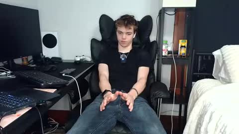 Snapshot of bobby72738 chatting on September 9, 2025, 3:39 am bobby72738 online show from September 9, 2025, 3:39 am