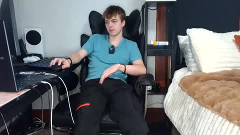 Snapshot of bobby72738 chatting on September 11, 2025, 3:28 am bobby72738 online show from September 11, 2025, 3:28 am