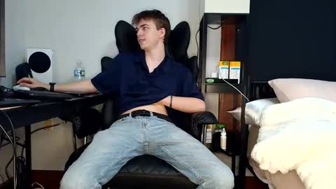 Snapshot of bobby72738 chatting on September 27, 2025, 3:44 am bobby72738 online show from September 27, 2025, 3:44 am