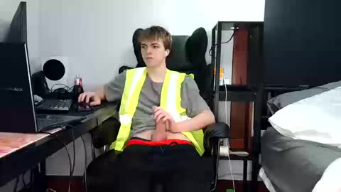 Snapshot of bobby72738 chatting on October 13, 2025, 2:55 am bobby72738 online show from October 13, 2025, 2:55 am