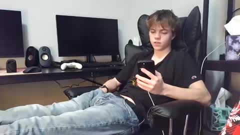 Snapshot of bobby72738 chatting on November 25, 2025, 4:34 am bobby72738 online show from November 25, 2025, 4:34 am