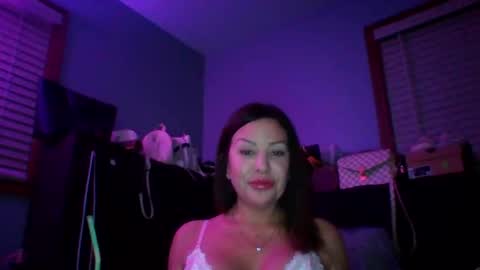 milf online show from November 27, 2025, 3:52 am