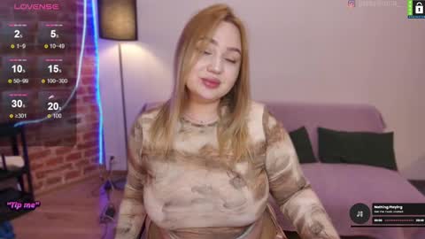  Lina  online show from December 5, 2024, 9:50 pm