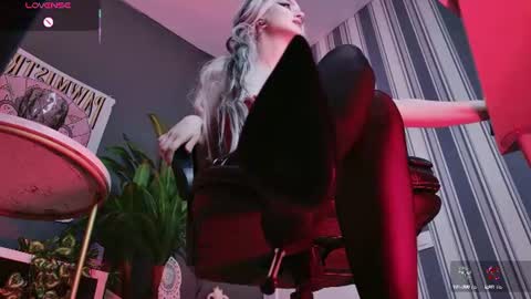 Snapshot of bogemabella chatting on July 3, 2026, 10:05 pm Your Mistress Bella online show from July 3, 2026, 10:05 pm