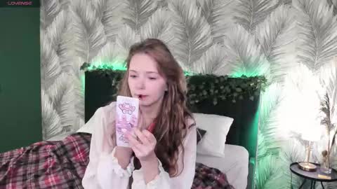 Kira online show from November 4, 2025, 3:05 am