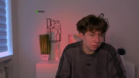 bondi_vv online show from October 24, 2025, 8:33 am