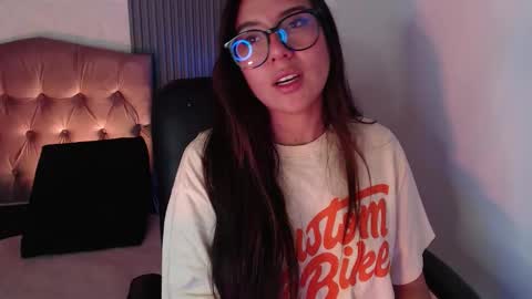 bonnali_lune online show from November 1, 2025, 10:23 pm