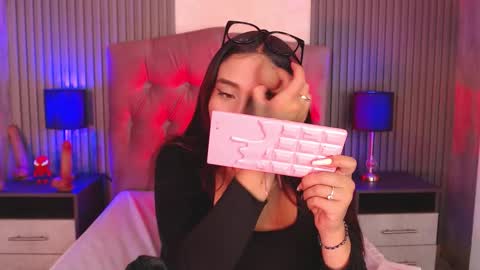 bonnali_lune online show from November 7, 2025, 10:43 pm