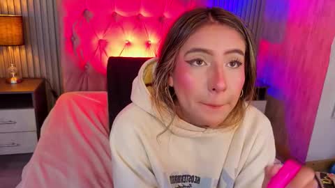 bonnali_lune online show from March 19, 2026, 8:35 pm