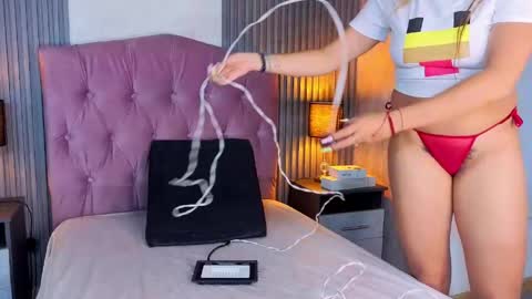 bonnali_lune online show from April 19, 2026, 5:07 am