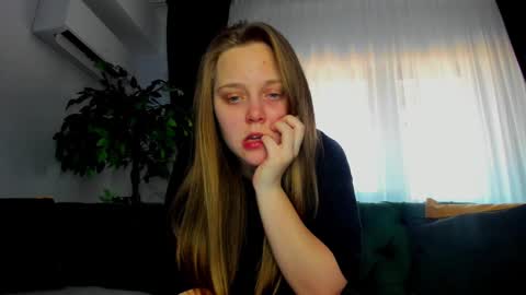 Snapshot of bonnie77777 chatting on February 23, 2025, 7:33 am Bonnie online show from February 23, 2025, 7:33 am