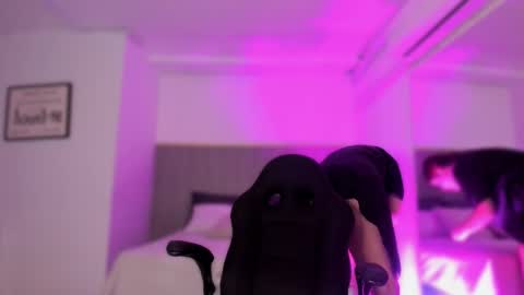 Bonnie  online show from February 8, 2026, 11:13 am