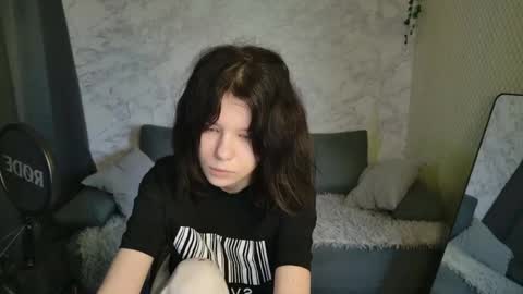 Jessy  Mark online show from April 13, 2026, 5:02 am