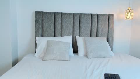 Bonnie online show from November 11, 2025, 8:25 am