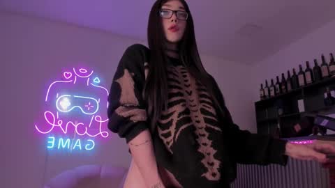 Bonnie Luxury online show from October 23, 2025, 5:18 am