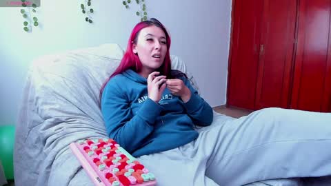 Bonnie Help me reach 500 likes online show from January 31, 2025, 5:32 pm