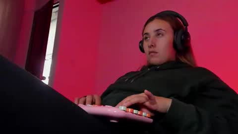 Bonnie Help me reach 500 likes online show from December 22, 2025, 9:23 pm