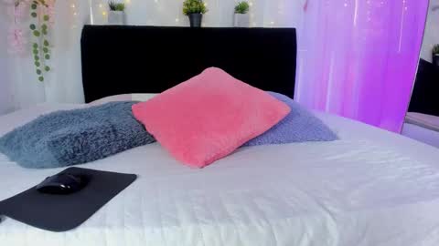 bonny_and_carrot online show from December 20, 2025, 6:48 pm